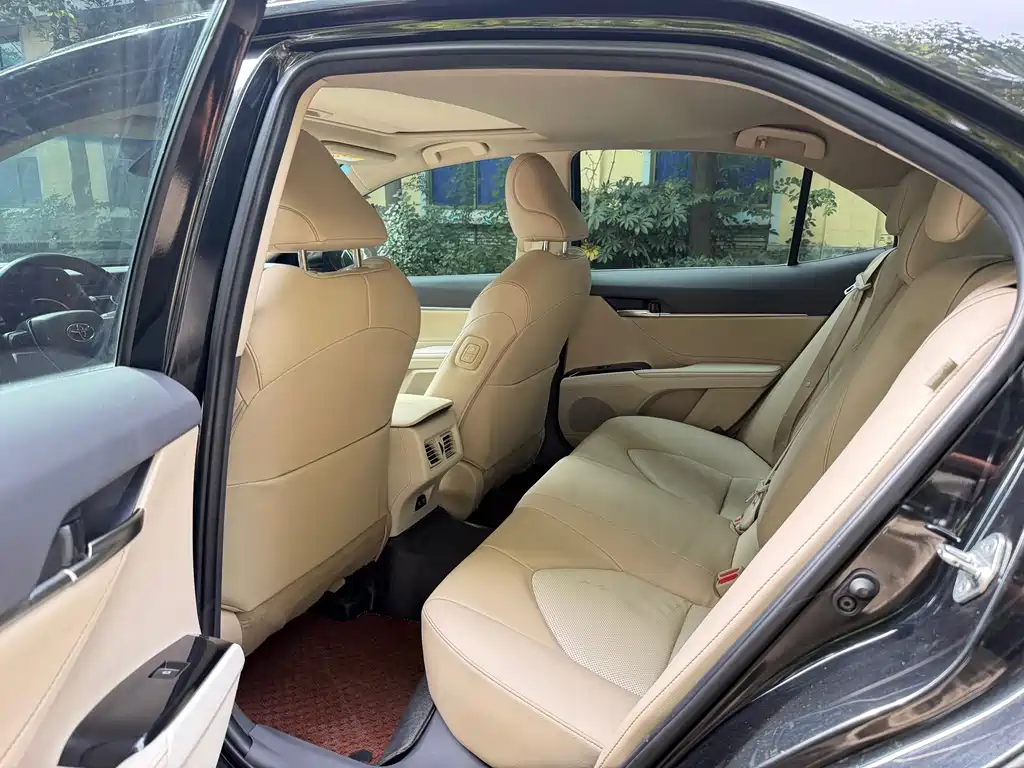 Toyota Camry — миниатюра 8