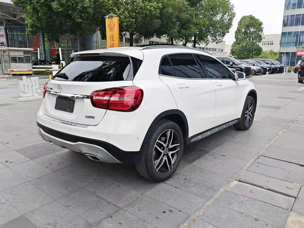Mercedes-Benz GLA — миниатюра 6