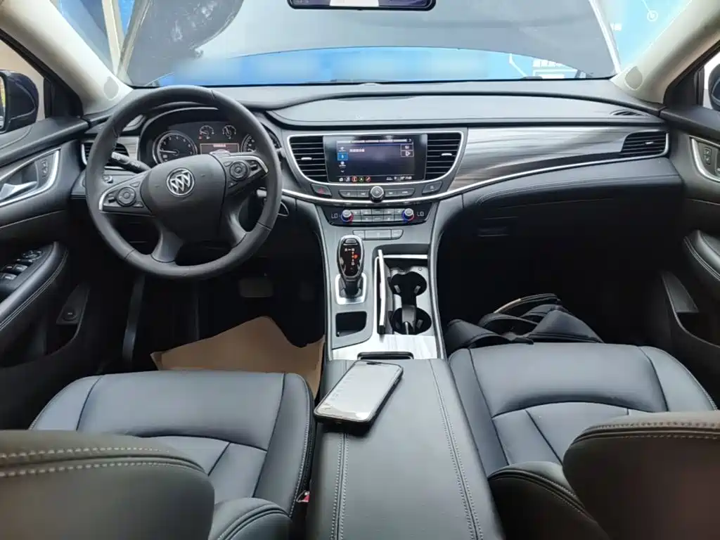 Buick LaCrosse — миниатюра 10