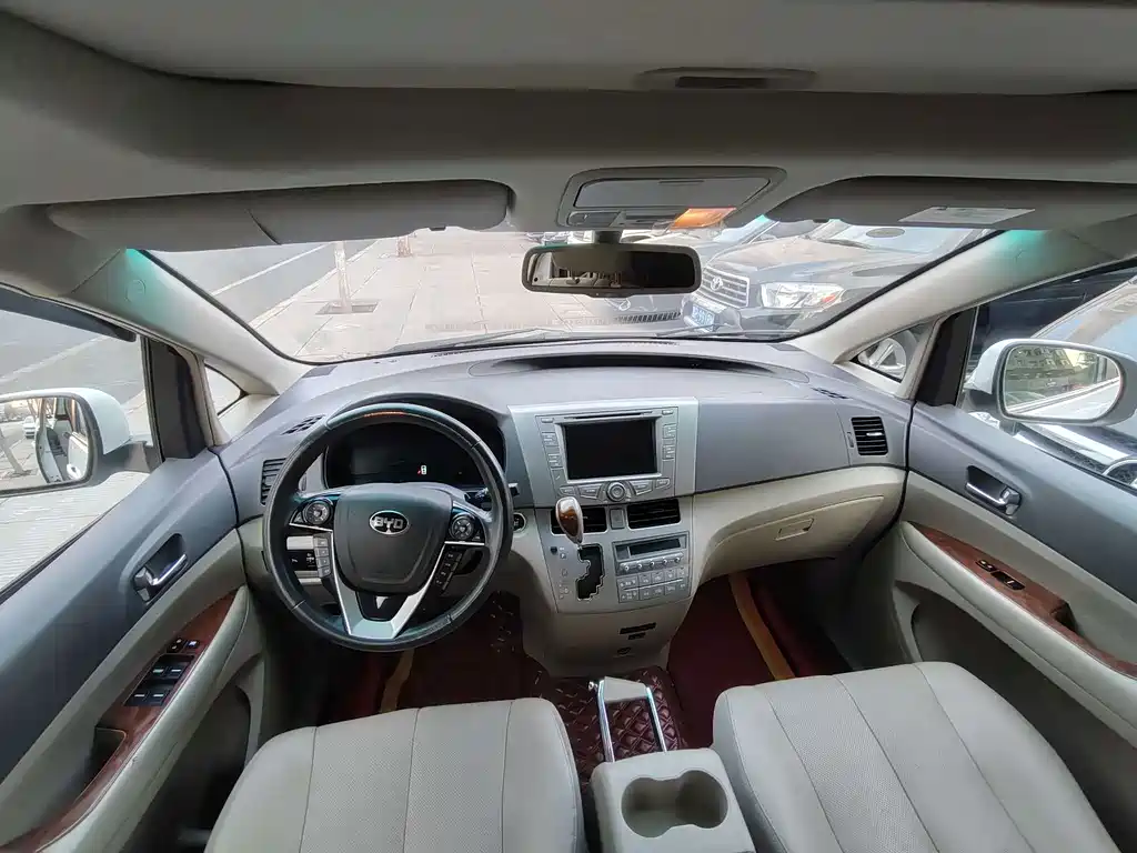 BYD M6 — миниатюра 8