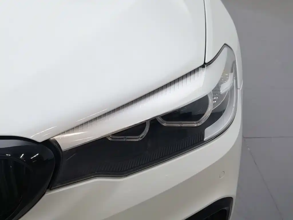 BMW 5 Series — миниатюра 7