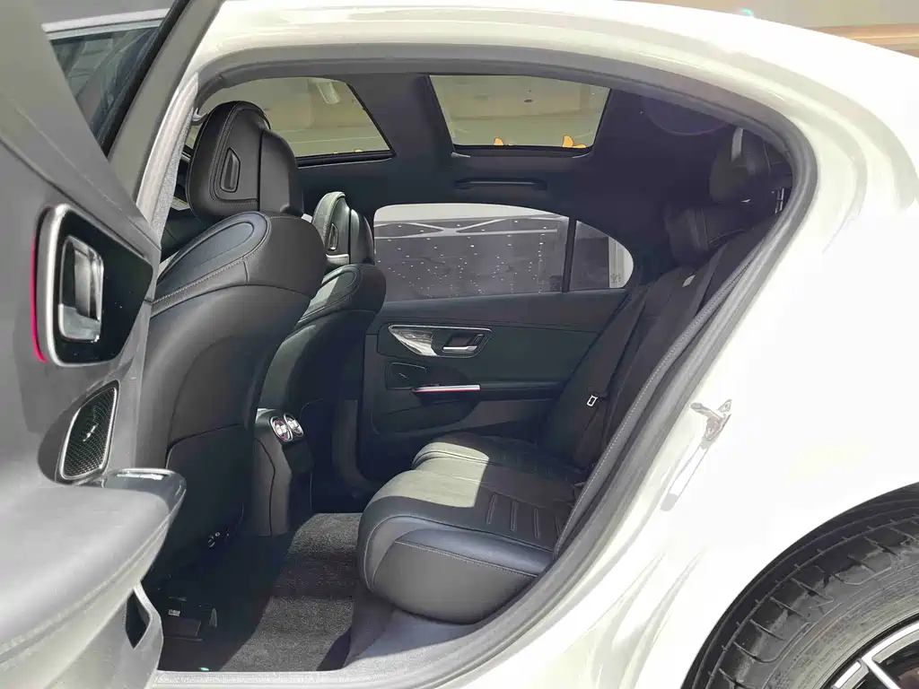 Mercedes-Benz C-Class — миниатюра 11