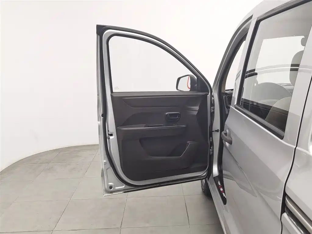 Wuling V 2021 1.5L LAR
