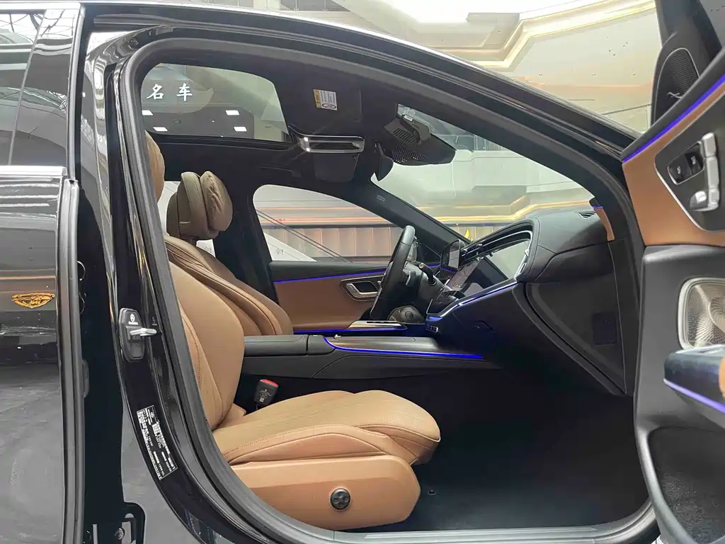 Mercedes-Benz E-Class — миниатюра 12