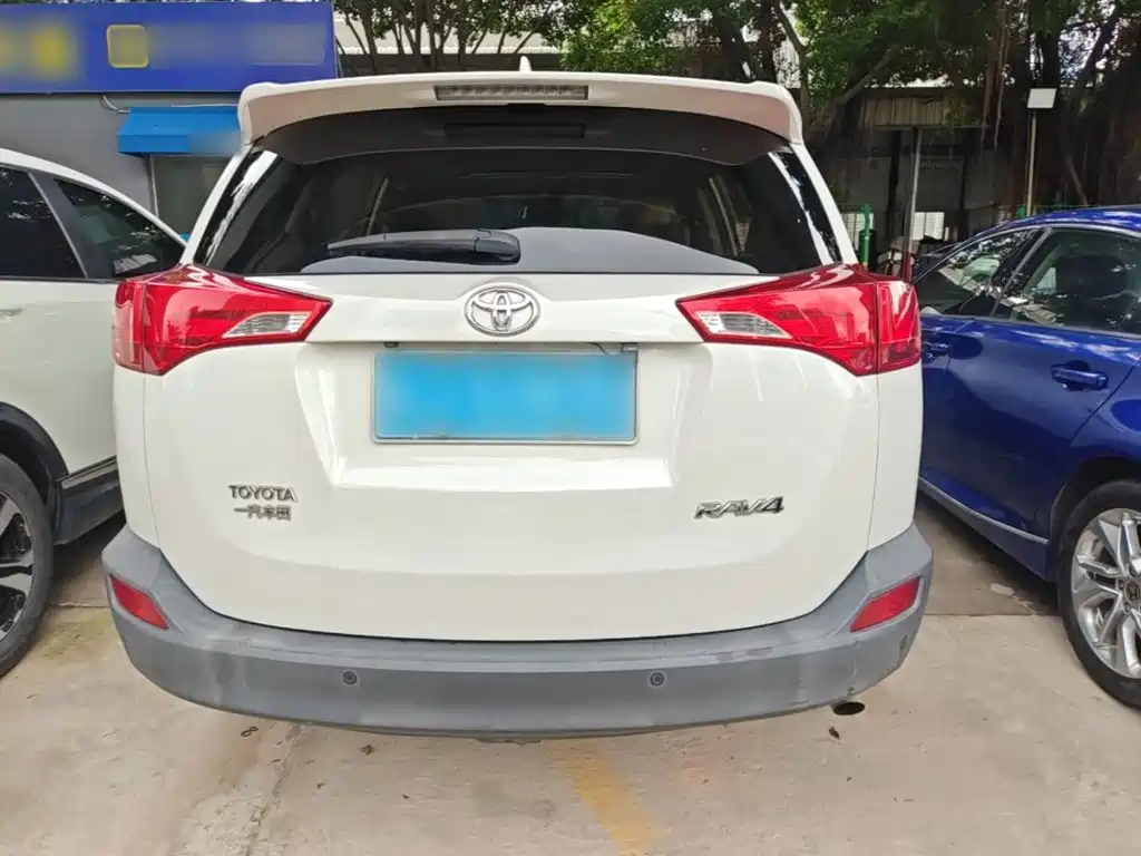 Toyota RAV4 — миниатюра 6