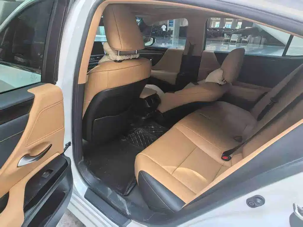 Lexus ES — миниатюра 8