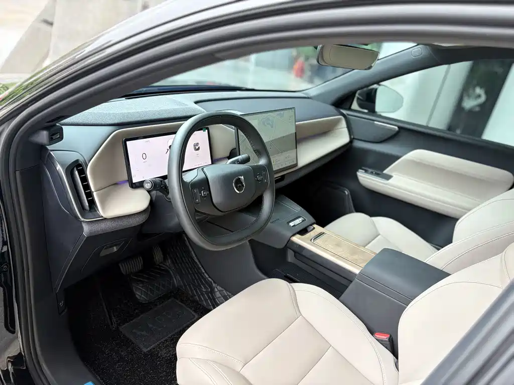 Volvo XC70 PHEV — миниатюра 4