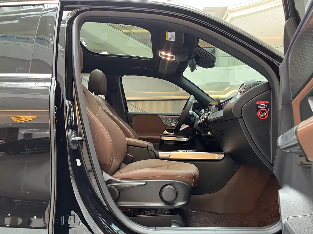 Mercedes-Benz GLB — миниатюра 11