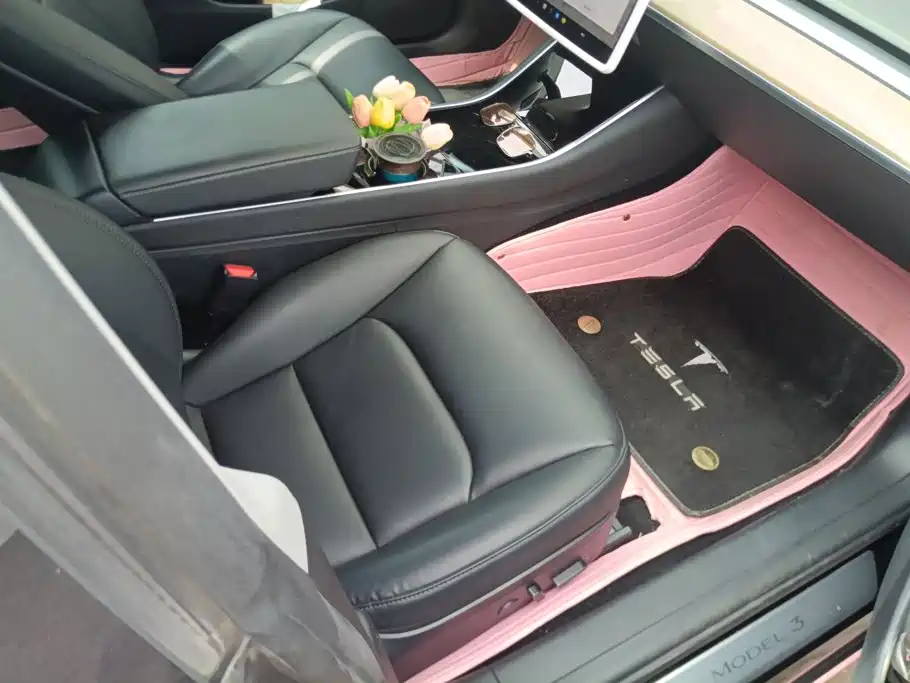 Tesla Model 3 — миниатюра 8