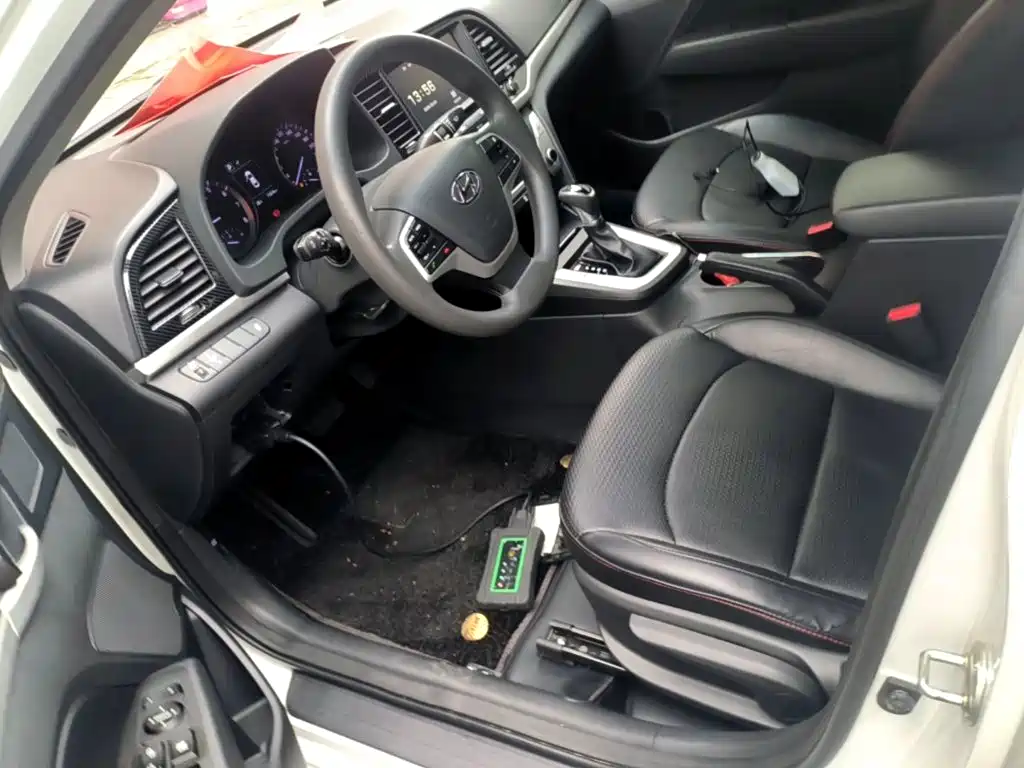 Hyundai Elantra — миниатюра 15