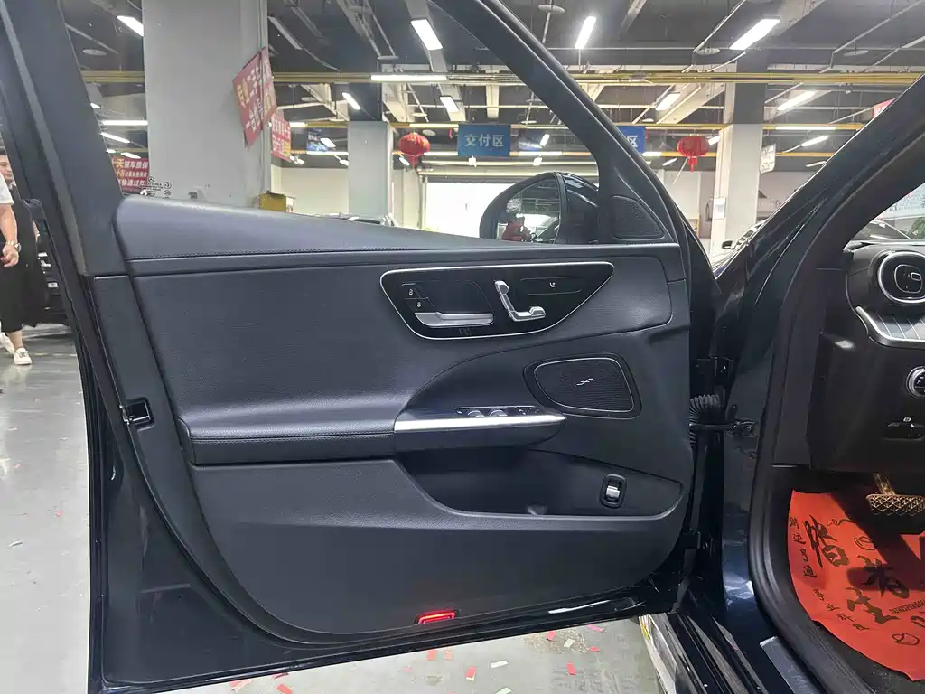 Mercedes-Benz C-Class — миниатюра 7