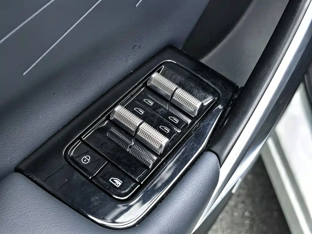 Geely Boyue L — миниатюра 19