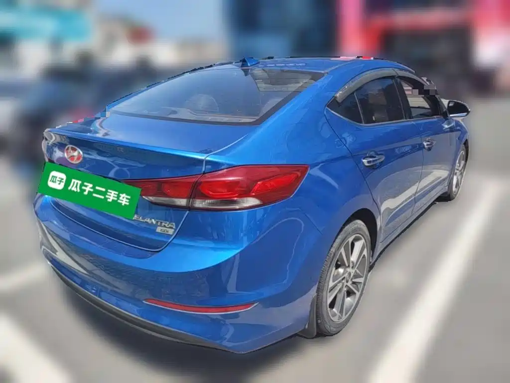 Hyundai Elantra — миниатюра 12