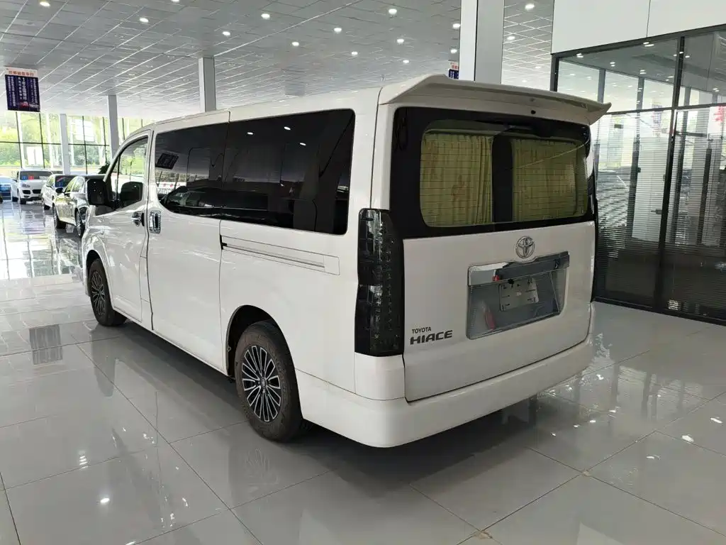 Toyota Hiace — миниатюра 6
