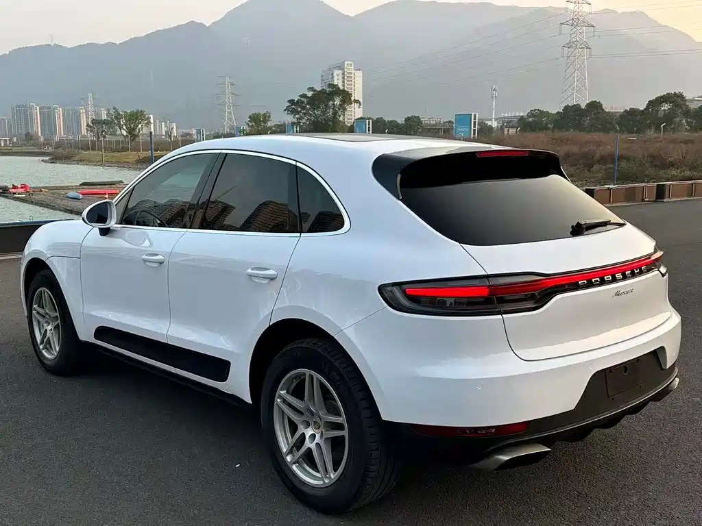 Porsche Macan — миниатюра 9