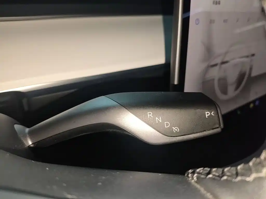 Tesla Model Y — миниатюра 14