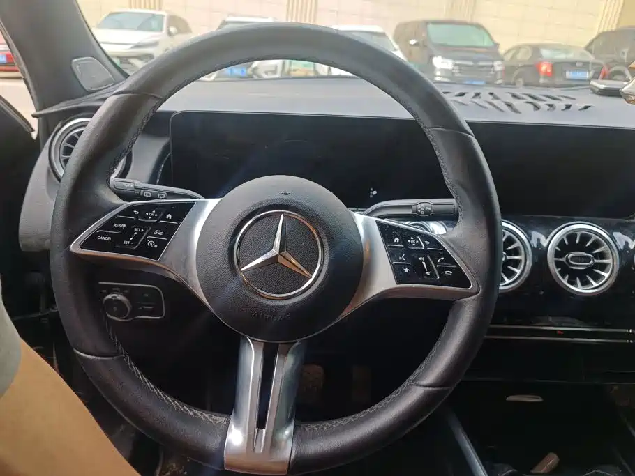 Mercedes-Benz GLB — миниатюра 15