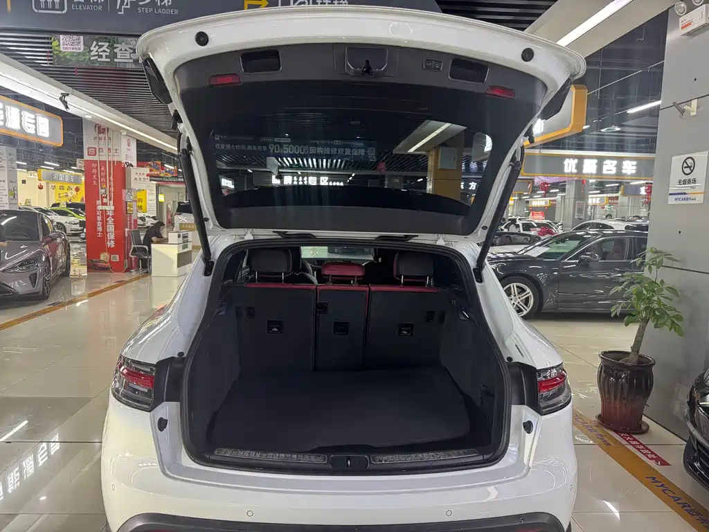 Porsche Macan — миниатюра 9