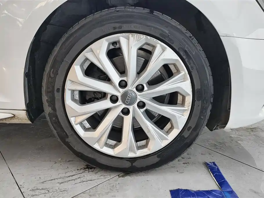 Audi A4L 2019 40 TFSI V