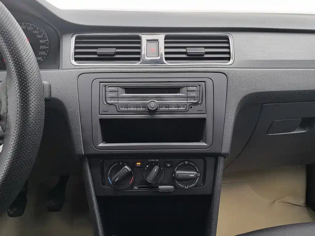 Volkswagen Santana — миниатюра 12
