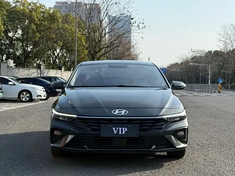 HYUNDAI ELANTRA