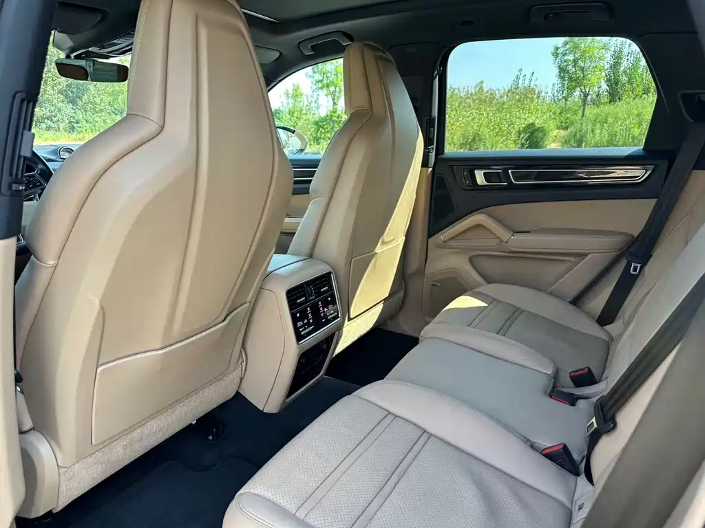 Porsche Cayenne — миниатюра 6