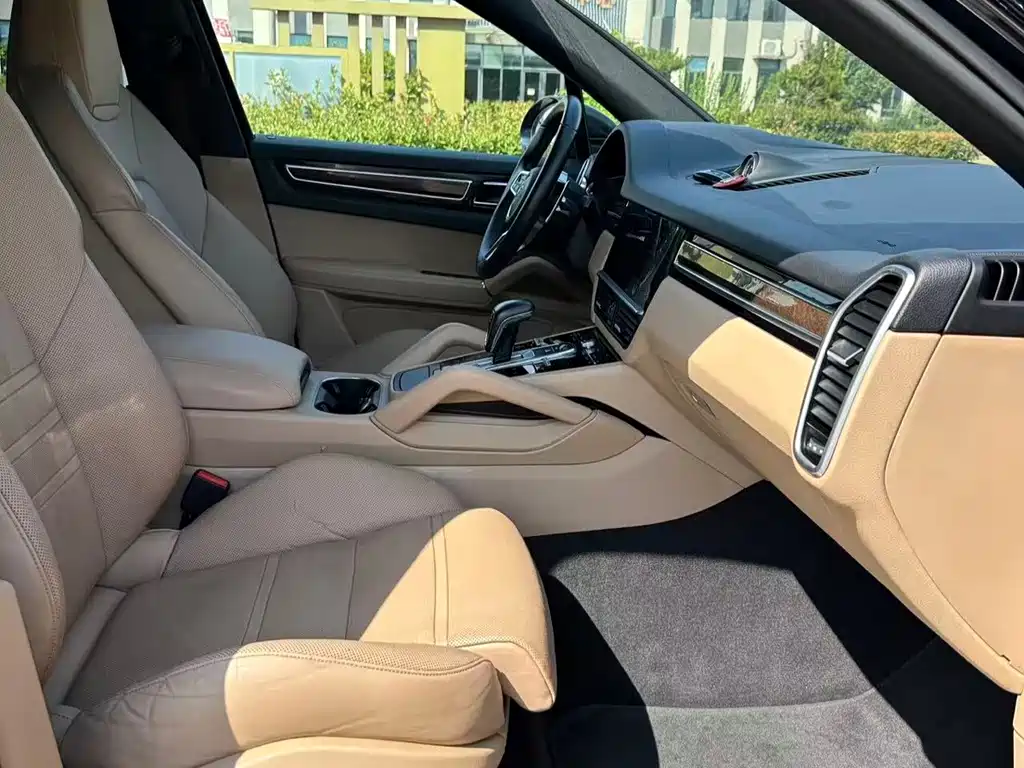 Porsche Cayenne — миниатюра 10