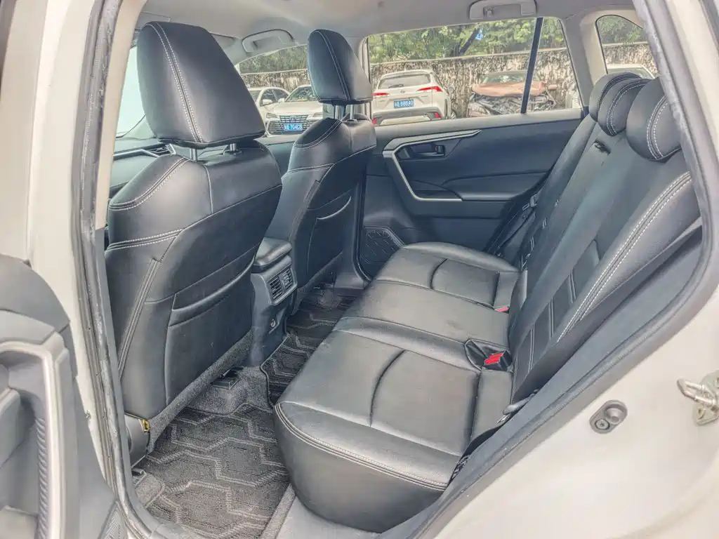 Toyota RAV4 — миниатюра 17