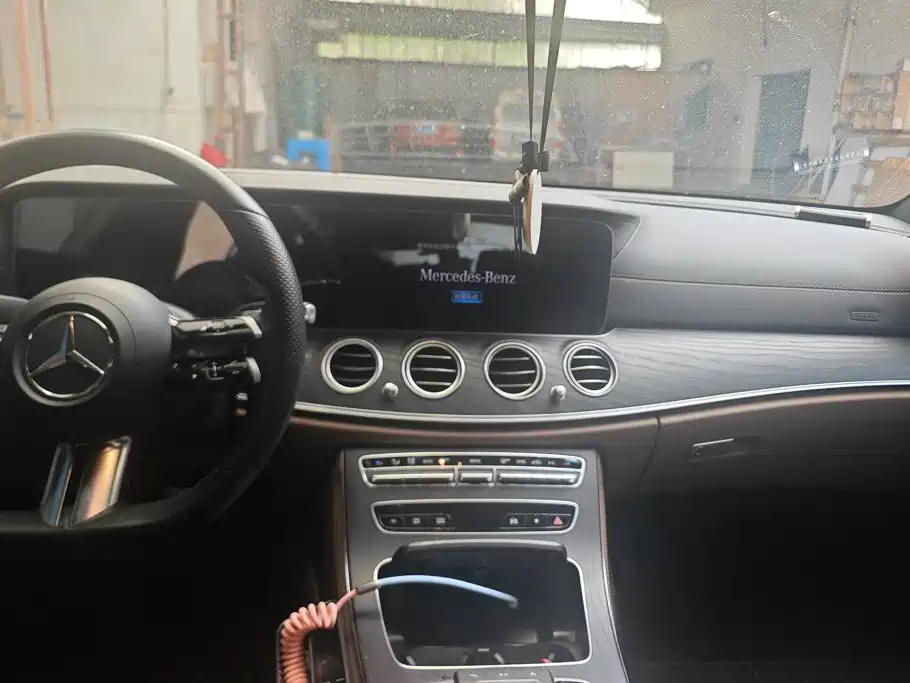 Mercedes-Benz E-Class — миниатюра 13