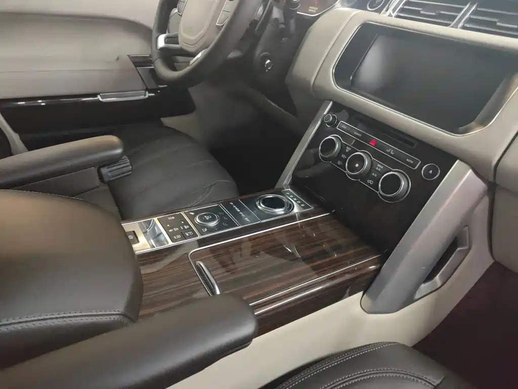 Land Rover Range Rover — миниатюра 6