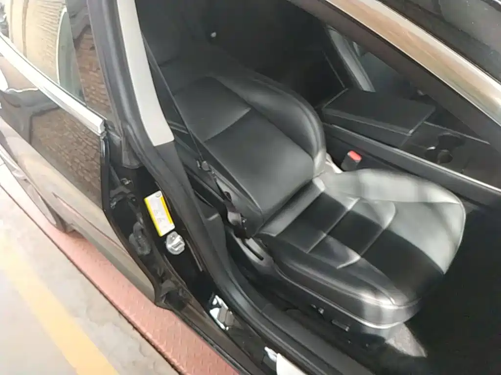 Tesla Model 3 — миниатюра 25