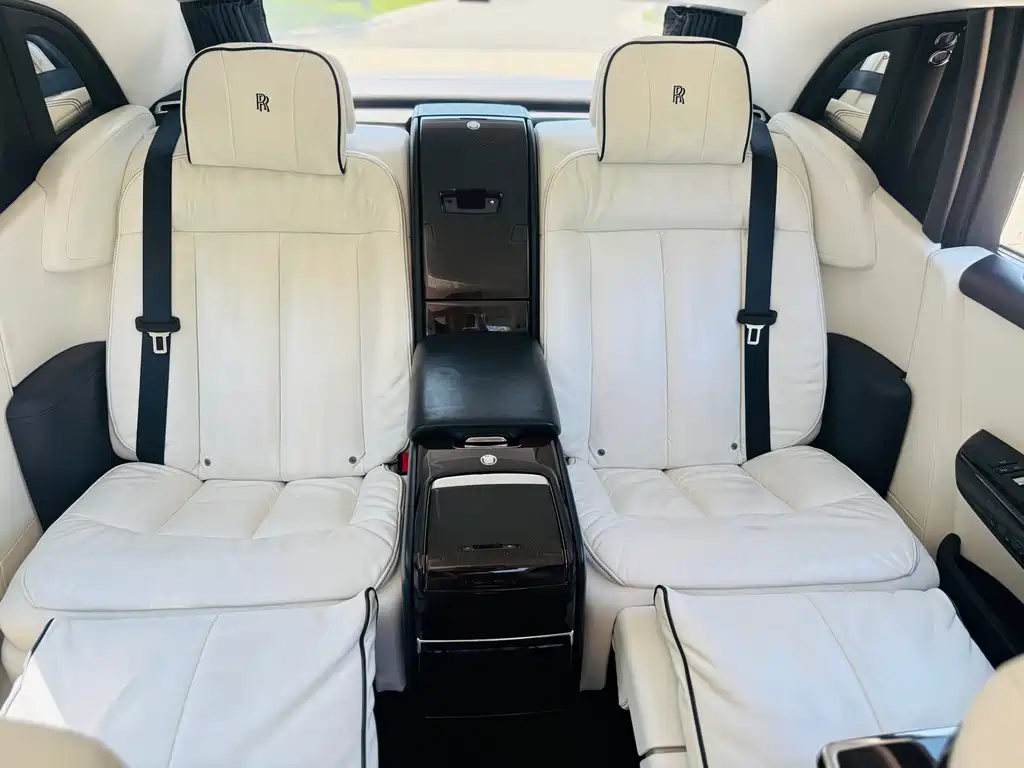 Rolls-Royce Phantom — миниатюра 10