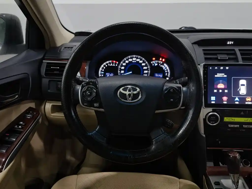 Toyota Camry — миниатюра 11