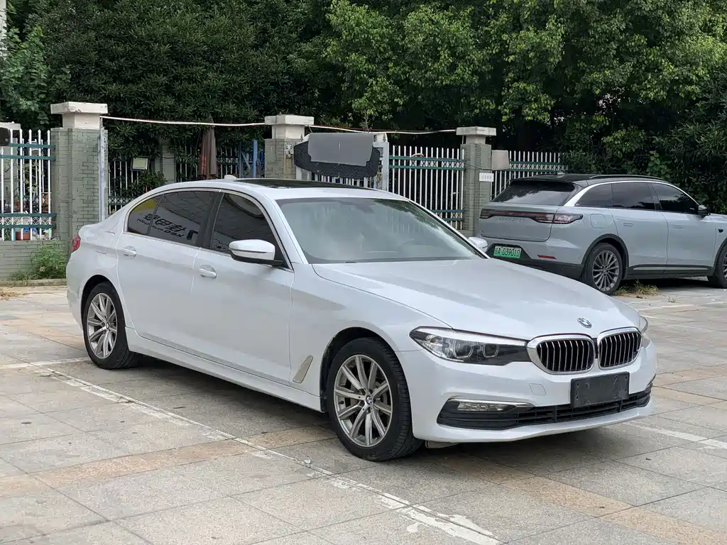 BMW 5 Series — миниатюра 2
