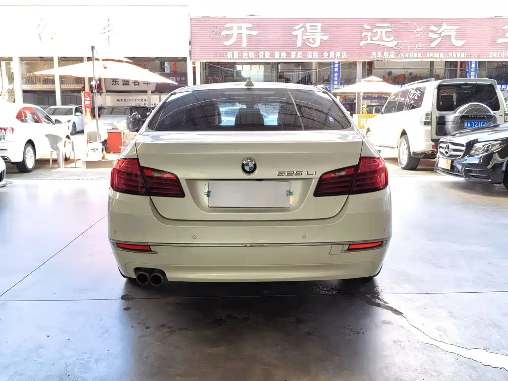 BMW 5 Series — миниатюра 15