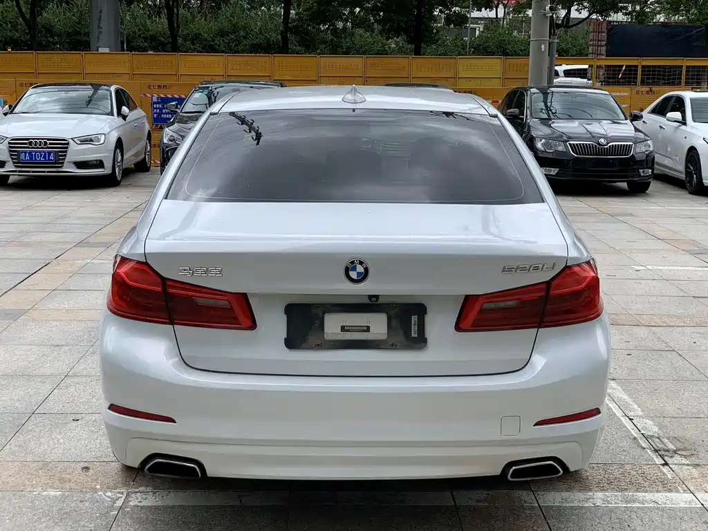 BMW 5 Series — миниатюра 6