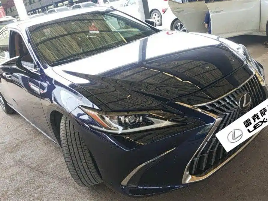 Lexus ES 2021 200