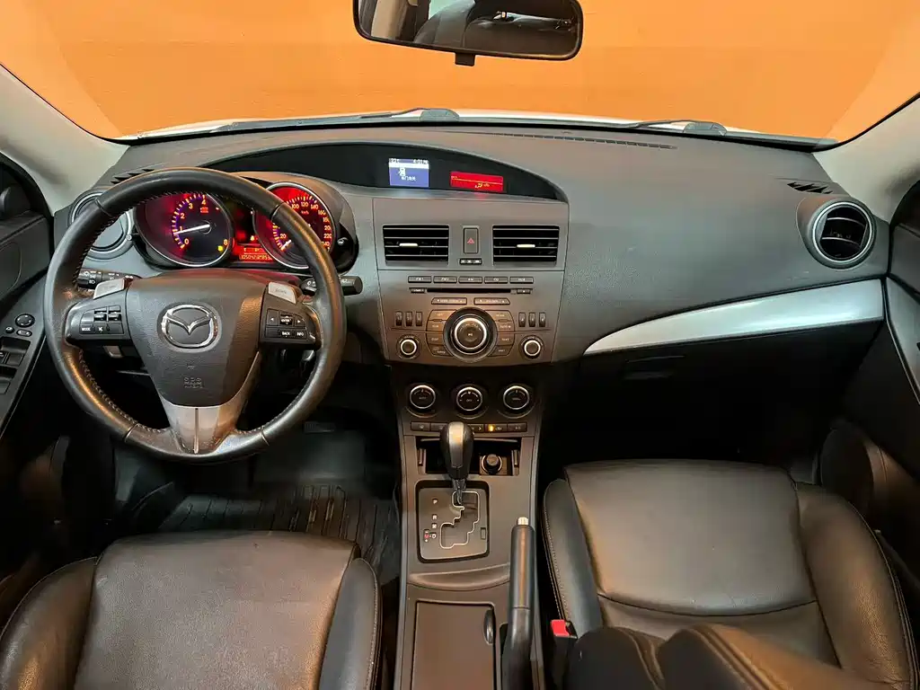 Mazda Mazda3 3 2012 2.0L AT Luxury