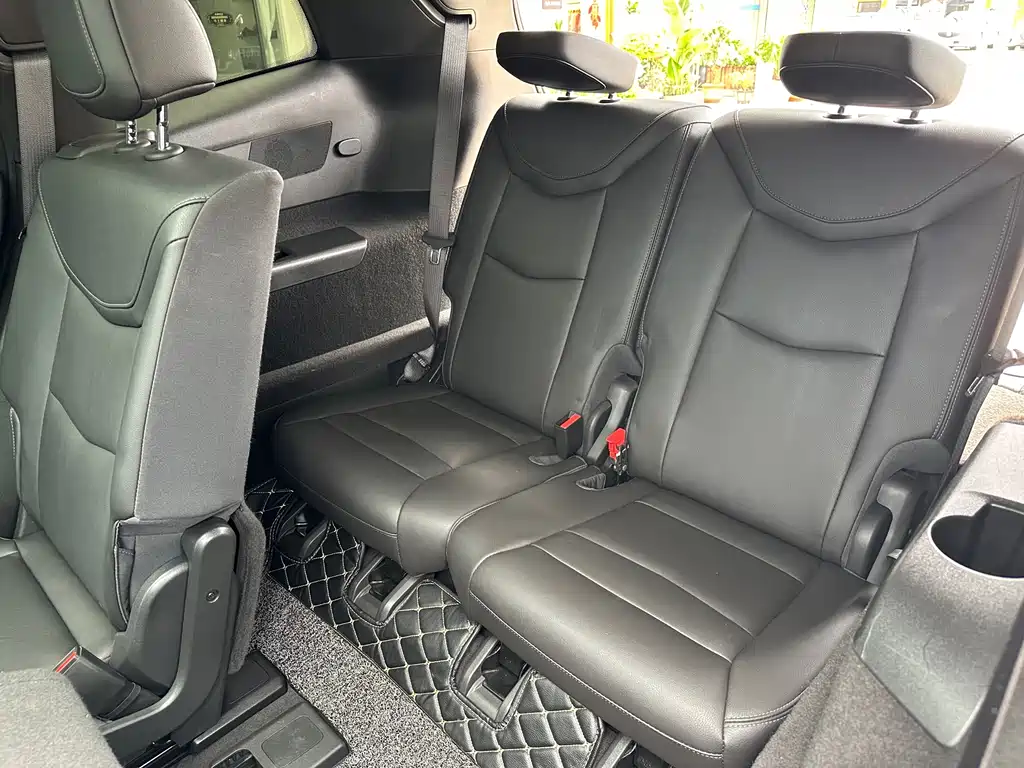 Cadillac XT6 2020 28T мест