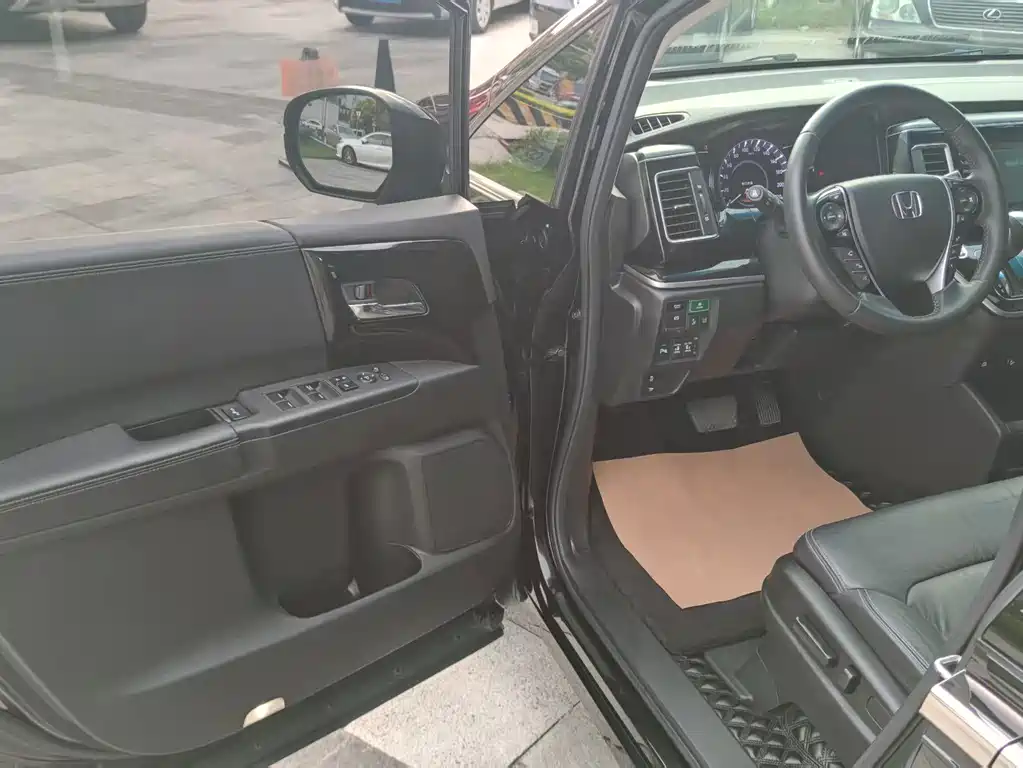 Honda Elysion — миниатюра 8