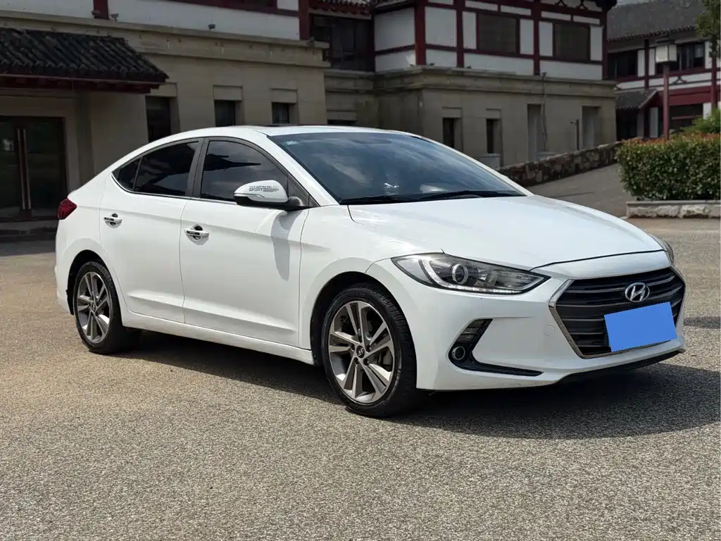 Hyundai Elantra — миниатюра 3