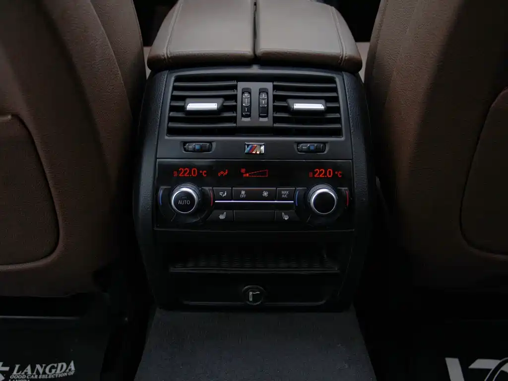 BMW 5 Series — миниатюра 11