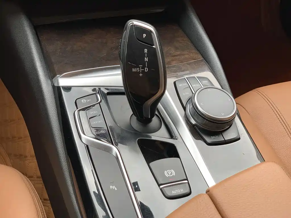 BMW 5 Series — миниатюра 16