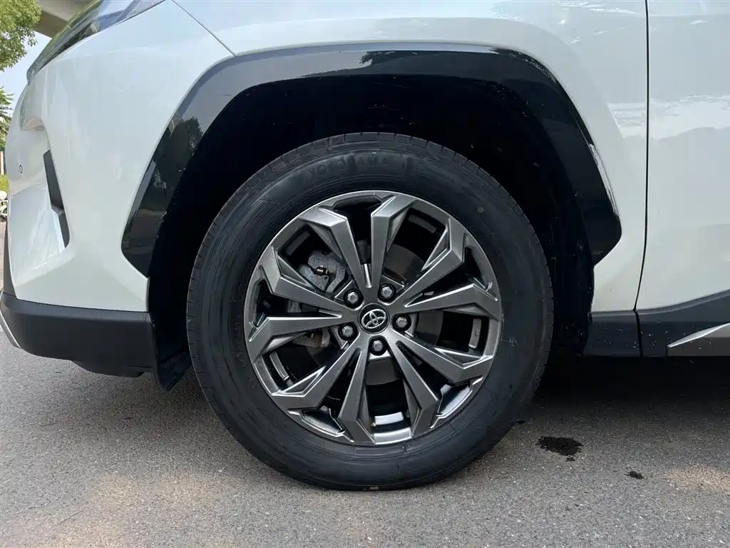 Toyota RAV4 2024 2.0L CVT Plus