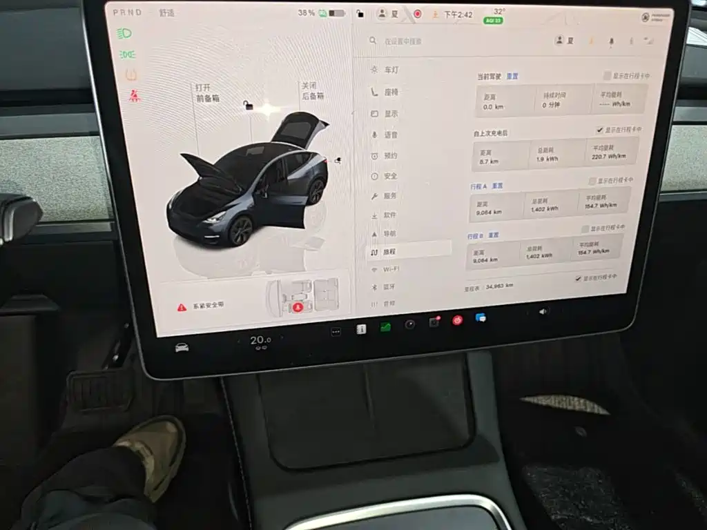Tesla Model Y — миниатюра 18