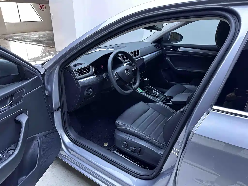 Skoda Superb — миниатюра 9