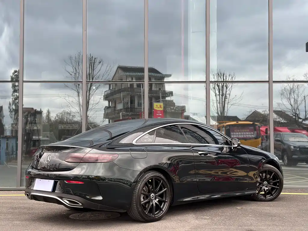 MERCEDES-BENZ E CLASS