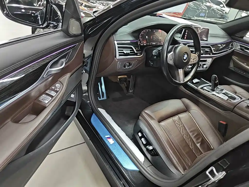 BMW 7 Series — миниатюра 16