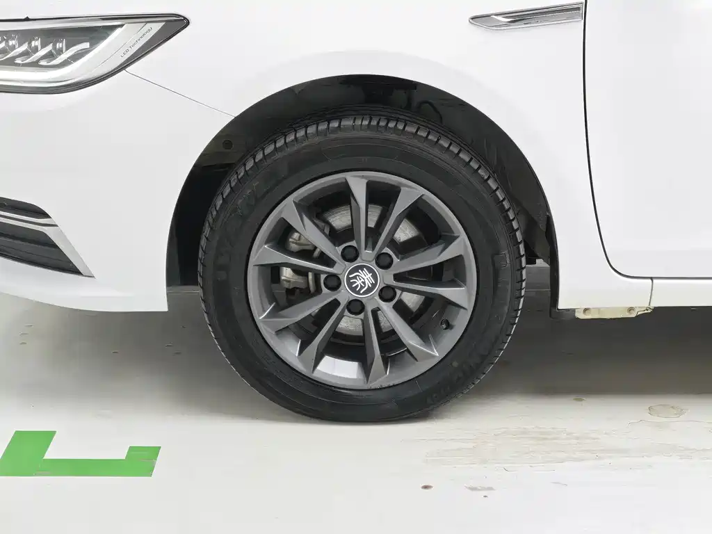 BYD Qin — миниатюра 8