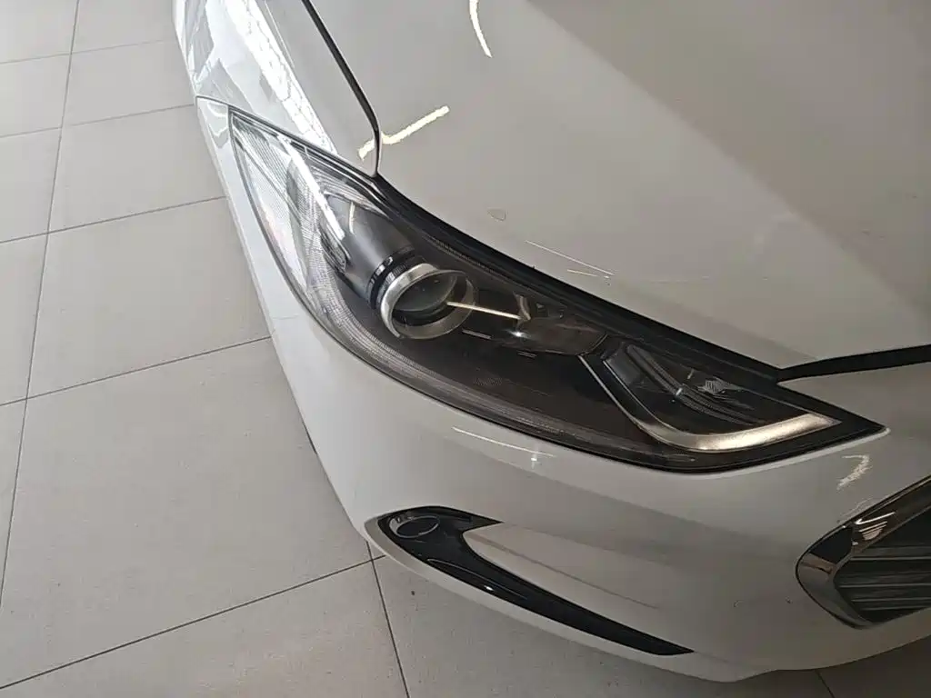 Hyundai Elantra — миниатюра 13